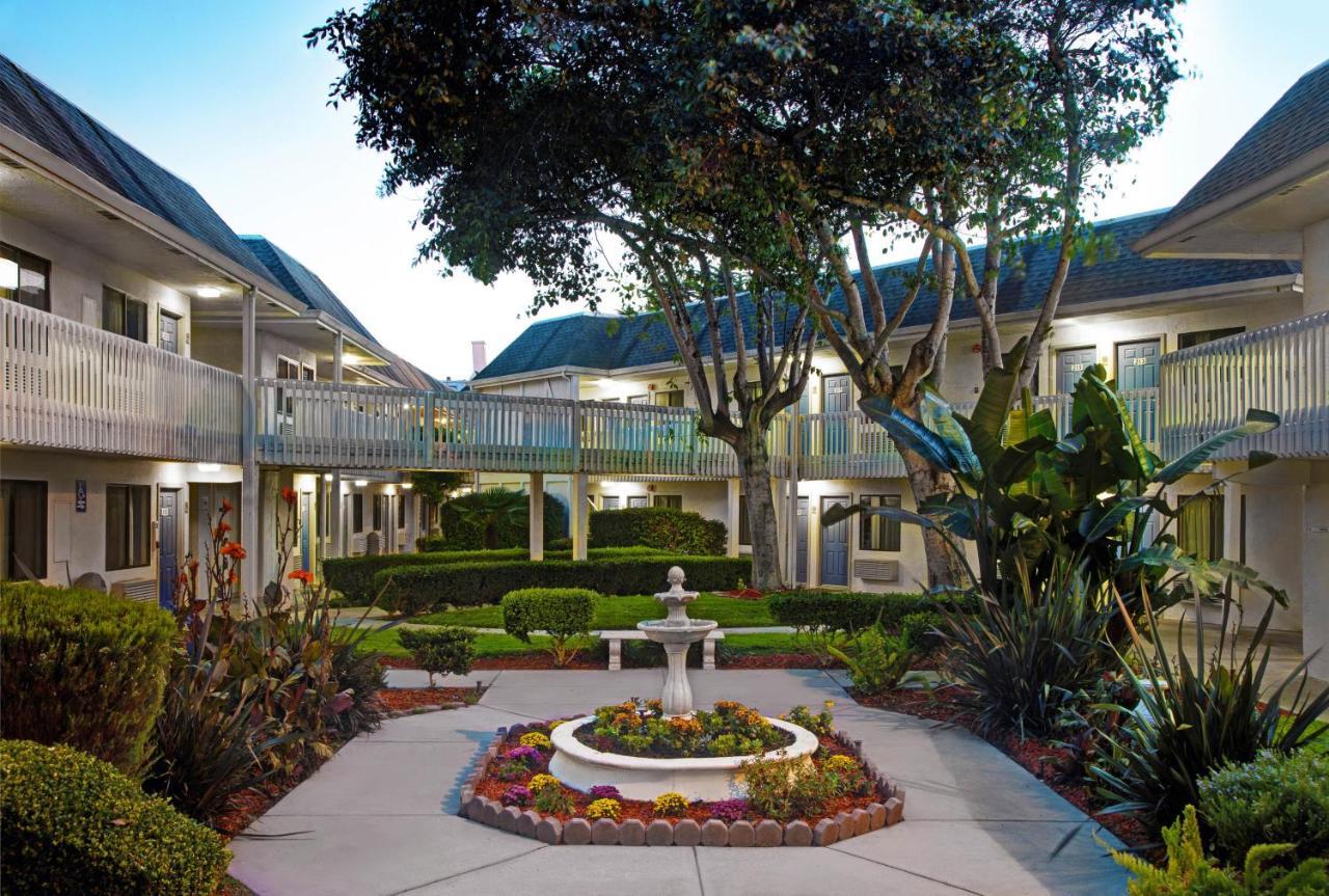Motel 6-Marina, CA - Monterey Exterior foto